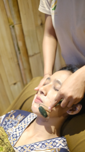 2 - GUA SHA FACE MASSAGE - 900 X 1600