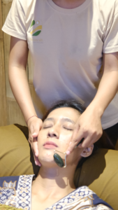 3 - GUA SHA FACE MASSAGE - 900 X 1600