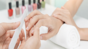 clasic manicure 1600x900 (2)