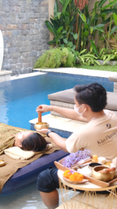 floating healing massage 900x1600 (4)