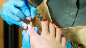remove acrylic + gel polish 1600x900 (1)